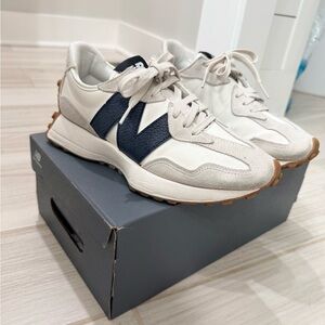 Women’s New Balance 327, sz 7.5 black/ white